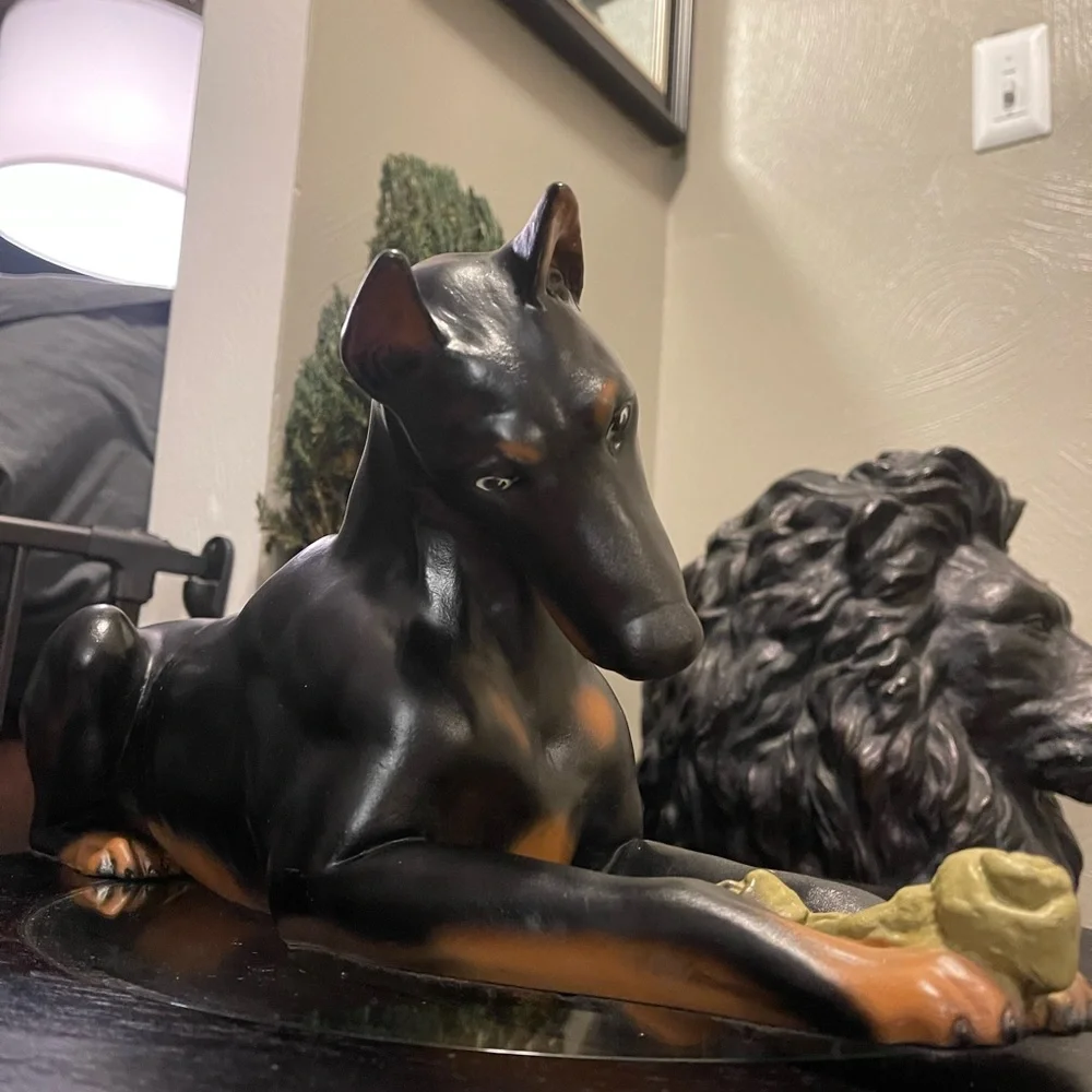 Doberman statue Approx 17”Lx5.5”Wx7.5”H resin plastic-like. - Picture 3 of 7